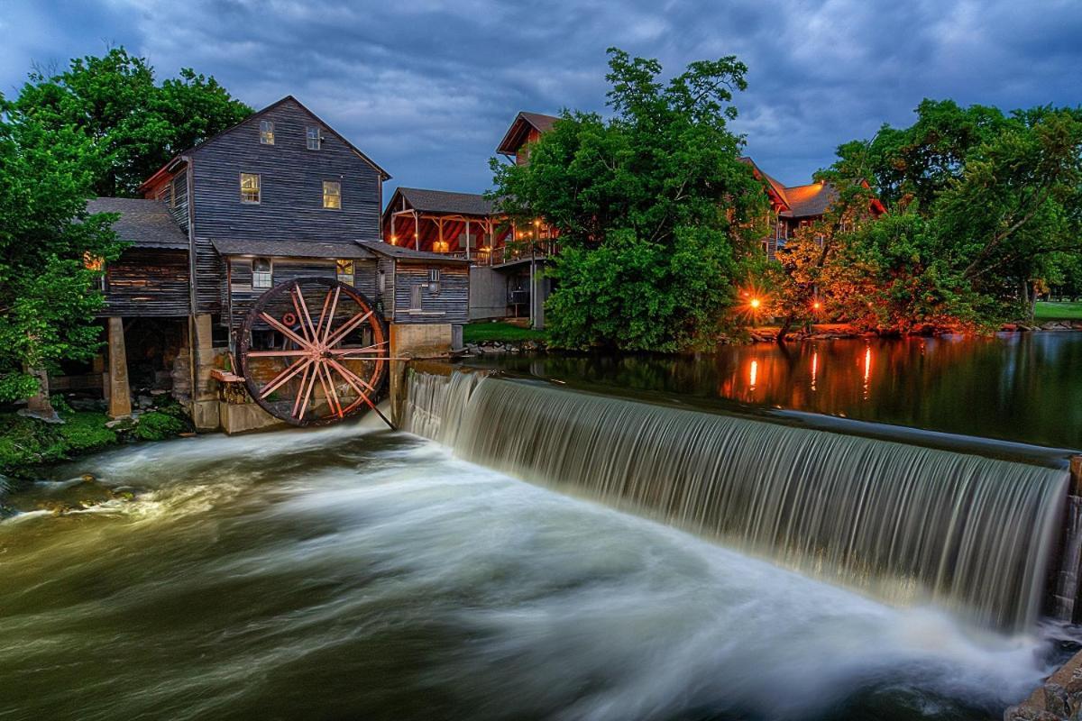 Smoky Bear Lodge With Guest House, Hot Tub, 1089 Free Tickets Each Paid Day, Dollywood And More Sevierville Esterno foto