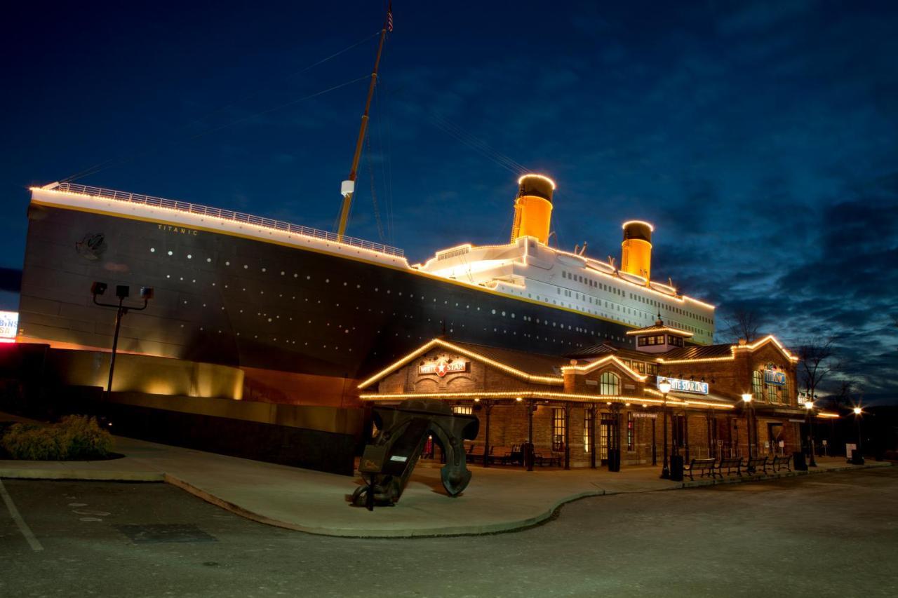 Smoky Bear Lodge With Guest House, Hot Tub, 1089 Free Tickets Each Paid Day, Dollywood And More Sevierville Esterno foto