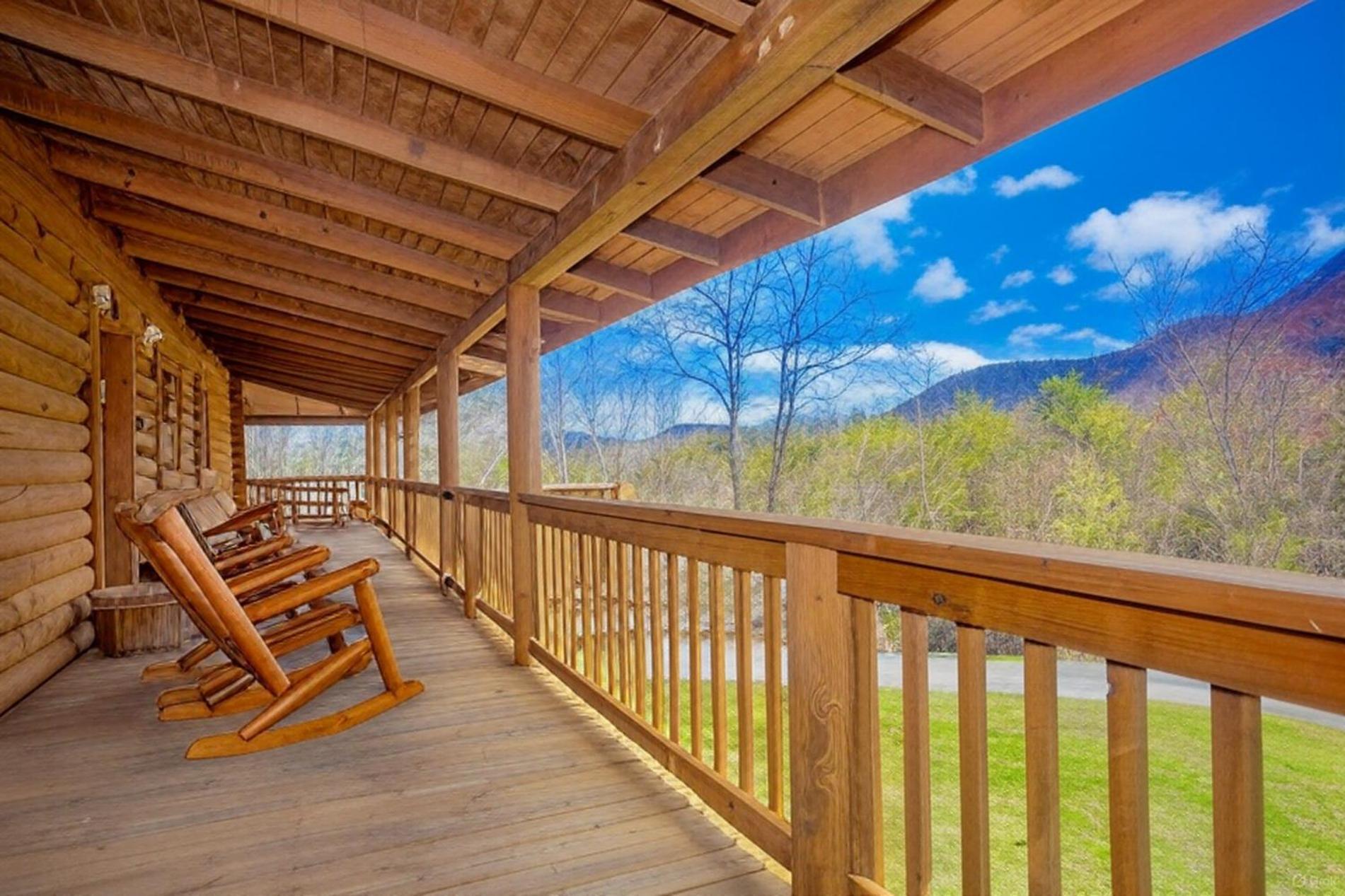 Smoky Bear Lodge With Guest House, Hot Tub, 1089 Free Tickets Each Paid Day, Dollywood And More Sevierville Esterno foto