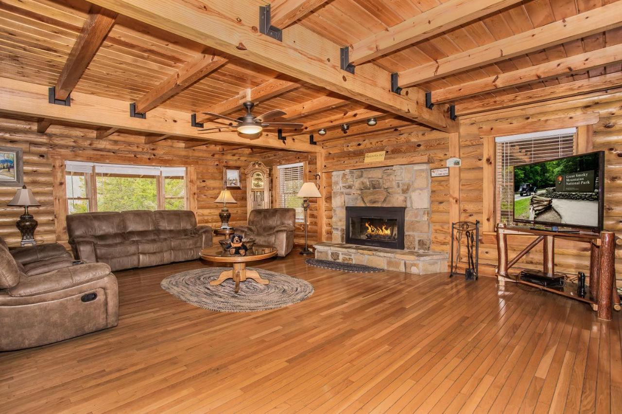 Smoky Bear Lodge With Guest House, Hot Tub, 1089 Free Tickets Each Paid Day, Dollywood And More Sevierville Esterno foto