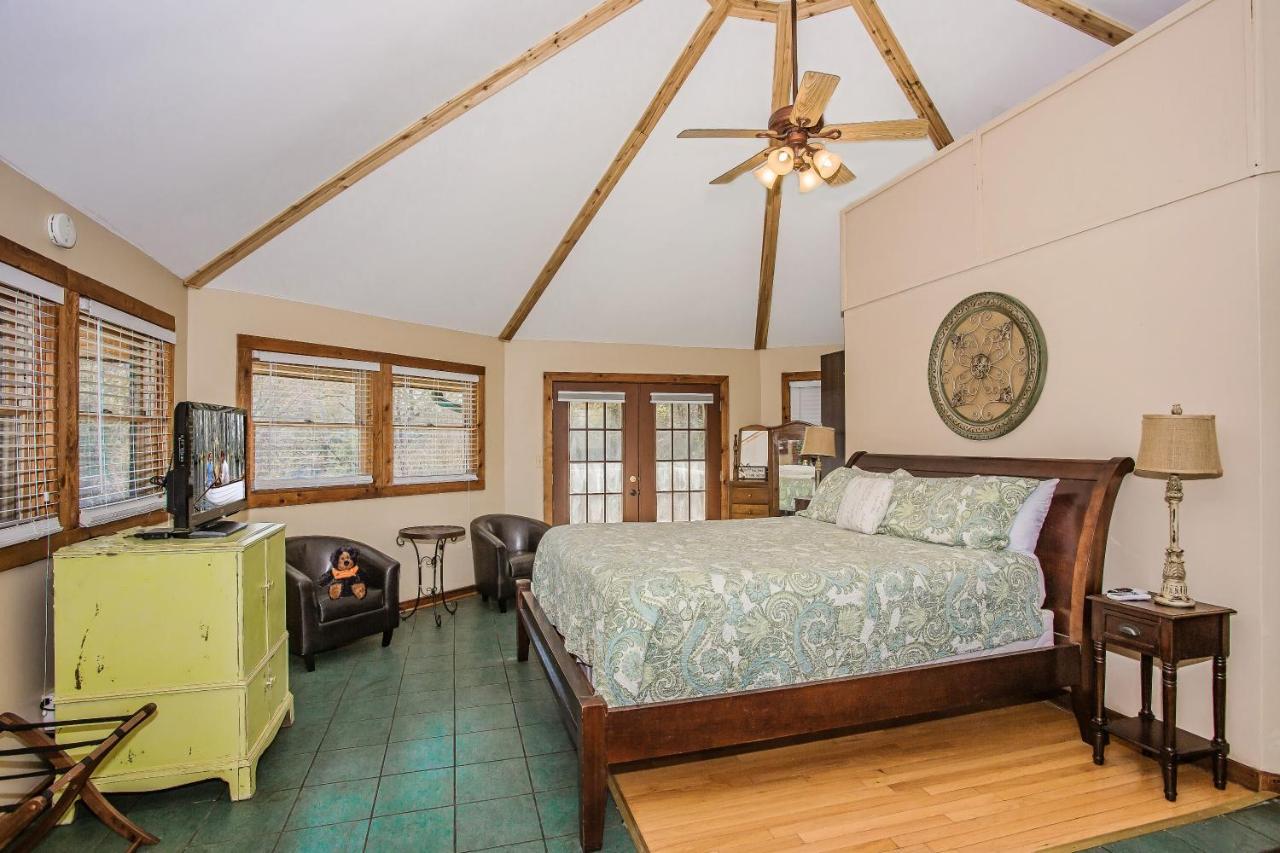 Smoky Bear Lodge With Guest House, Hot Tub, 1089 Free Tickets Each Paid Day, Dollywood And More Sevierville Esterno foto