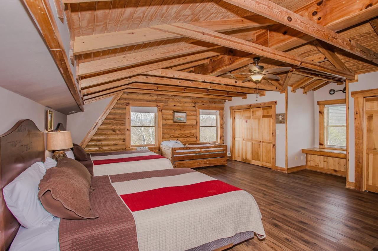 Smoky Bear Lodge With Guest House, Hot Tub, 1089 Free Tickets Each Paid Day, Dollywood And More Sevierville Esterno foto