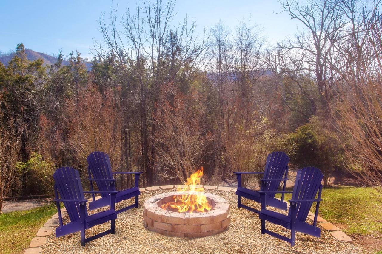 Smoky Bear Lodge With Guest House, Hot Tub, 1089 Free Tickets Each Paid Day, Dollywood And More Sevierville Esterno foto