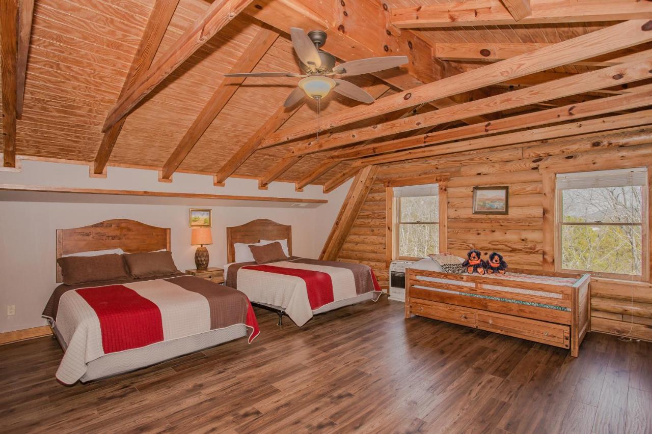 Smoky Bear Lodge With Guest House, Hot Tub, 1089 Free Tickets Each Paid Day, Dollywood And More Sevierville Esterno foto