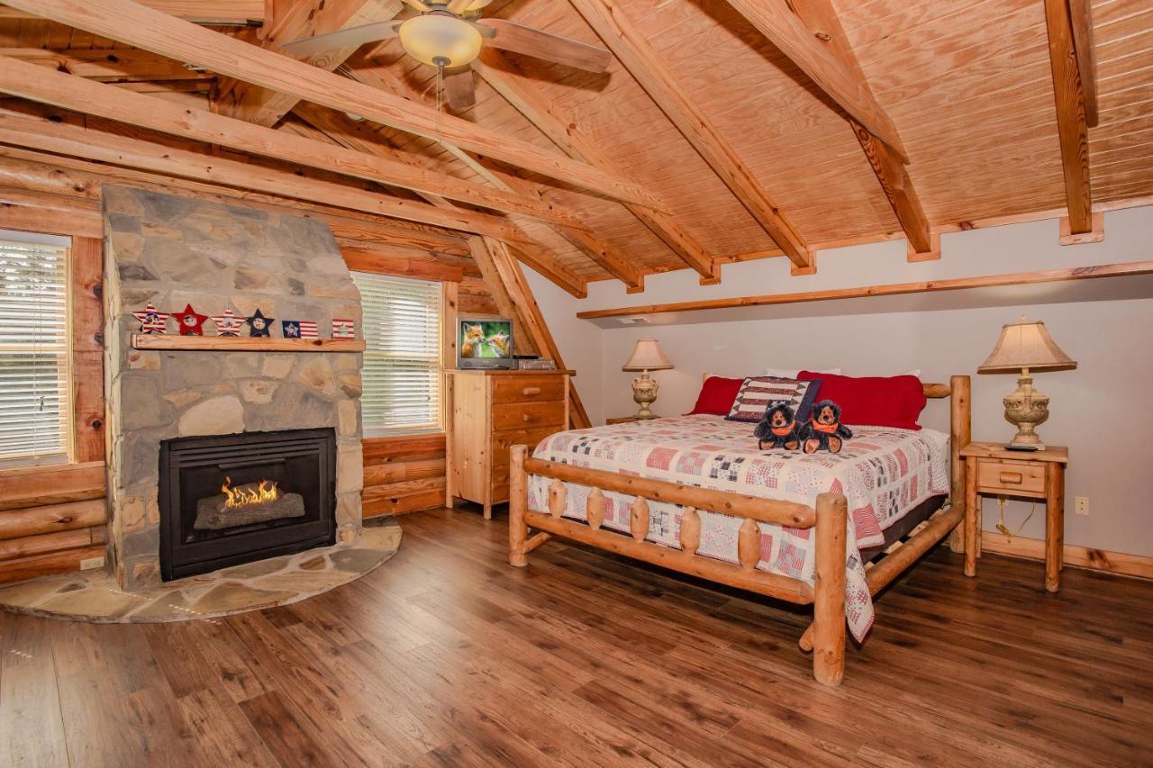 Smoky Bear Lodge With Guest House, Hot Tub, 1089 Free Tickets Each Paid Day, Dollywood And More Sevierville Esterno foto